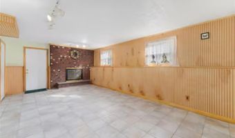 22 Glenwood Dr, Coventry, RI 02816