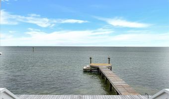 319 Bayview Dr, City By The Sea, TX 78336