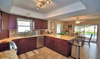 902 CRESTVIEW Dr, Auburndale, FL 33823