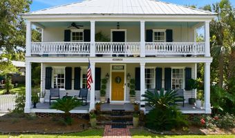 128 4th St, Apalachicola, FL 32320