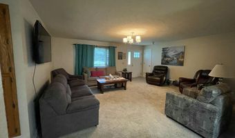 2105 Oakridge Dr, Ava, MO 65608