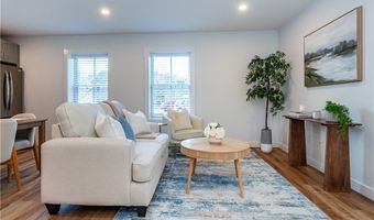 32 Exchange St 103, East Greenwich, RI 02818