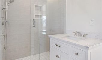 1 Knowlton Ct, Bristol, RI 02809