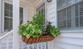 198 Gibbs Ave, Newport, RI 02840