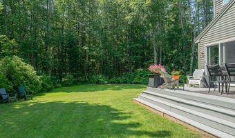 32 Pleasant Hill Rd, Falmouth, ME 04105
