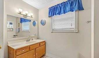 958 W Hunt Rd, Alcoa, TN 37701