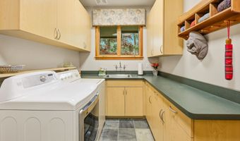 611 Forest St, Ashland, OR 97520