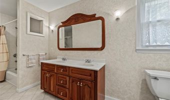 5 Daisy Ct, Airmont, NY 10901