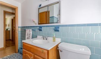 39 Fairview Ave, East Providence, RI 02914