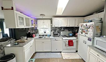 15 East Dr, East Providence, RI 02916