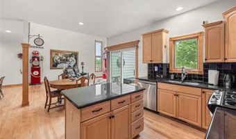201 11th St NW, Altoona, IA 50009
