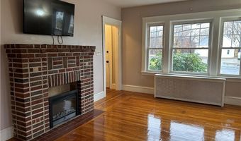 4 Walker St, Lincoln, RI 02865