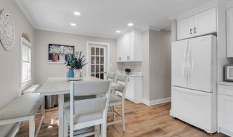324 E End Ave, Belford, NJ 07718