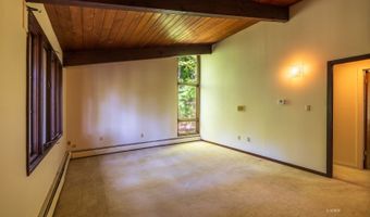 15 Angela St, Athens, OH 45701