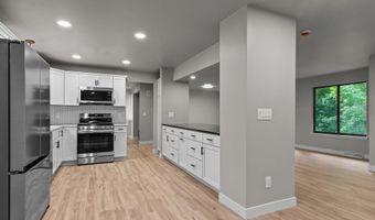 929 E NORTHWOOD Dr, Appleton, WI 54911