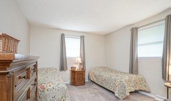 215 E LAKE Dr, Audubon, NJ 08106