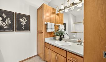 920 Mountain Meadows Cir, Ashland, OR 97520