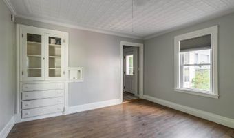 11 Kossuth St, Bangor, ME 04401