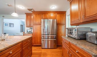 40 Hidden Brook Dr, Brookfield, CT 06804