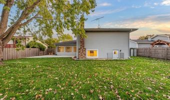 1942 Trail Ridge St, Arlington Heights, IL 60004