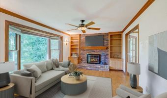 21 E Newhaven Cir, Madison, WI 53717