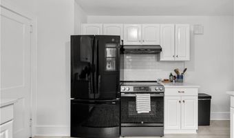 11 Whitwell Pl, Newport, RI 02840