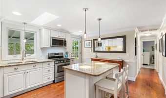 15 Zephyr Ln, Barrington, RI 02806