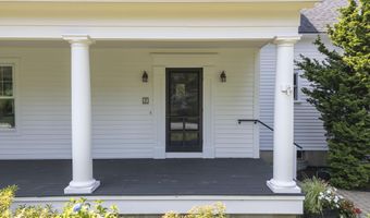 2 Sunnyfield Ln, Falmouth, ME 04105