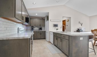 1800 S DERKS Dr, Appleton, WI 54915