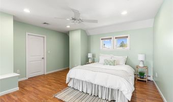 15 Shore Dr, Barrington, RI 02806