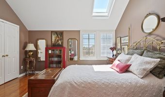 51 Hale Ln 51, Darien, CT 06820