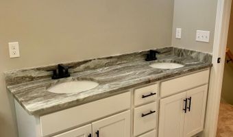 49 Woodbrey Ln, Standish, ME 04084