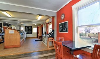 72 E Main Rd, Middletown, RI 02842