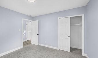 4 Somerset Rd N, Amityville, NY 11701