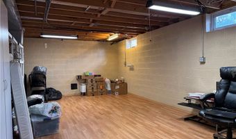 251 Kingston Dr, Aurora, OH 44202