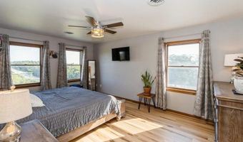 1049 Vine Ave, Riverside, IA 52327