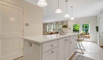 1114 N HARRISON St, Arlington, VA 22205