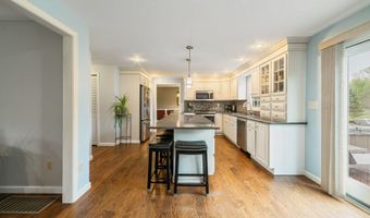 27 S Pond Cir, Cheshire, CT 06410
