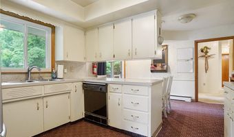 821 Cliffside Dr, Akron, OH 44313