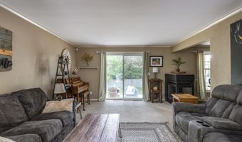 11 MEADOWBROOK Ct, Appleton, WI 54914