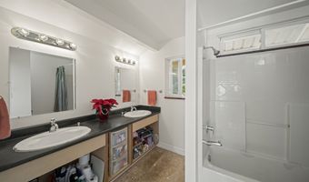 111 ALAWAENA Pl, Hilo, HI 96720