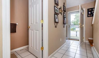 65 Jeri Lynn Cir, Warwick, RI 02886