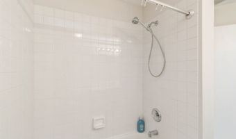 1412 W Crane St 1, Arlington Heights, IL 60004