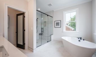 2119 N HARRISON St, Arlington, VA 22205