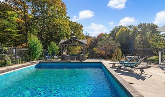 11 Pequot Ln, Hopkinton, RI 02804