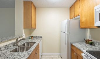 75 S REYNOLDS St 318, Alexandria, VA 22304