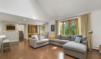 8 W Gate Dr, Bow, NH 03304