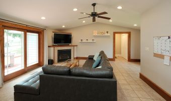 804 6th Ave, Alton, IA 51003