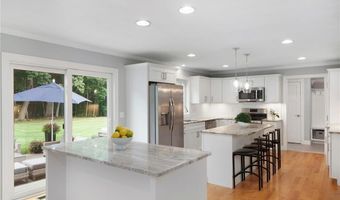 42 E Lantern Rd, Lincoln, RI 02865