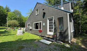12 Beech Ridge Dr, Abbot, ME 04406